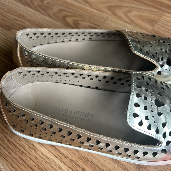 Donald J. Pliner slip ons | Metallic Collection | Gold | Size 5 - Picture 8 of 9